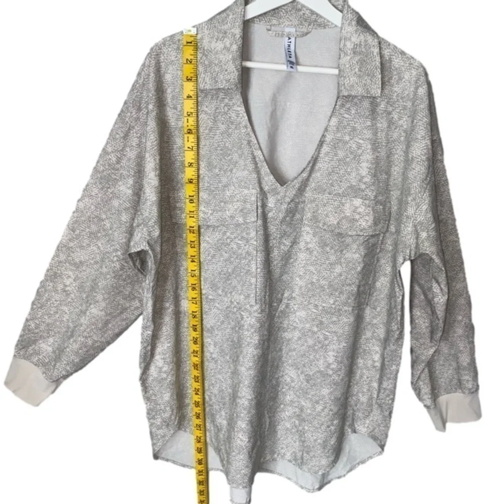 ATHLETA Zuma Top Collared V-Neck Long Sleeve Viper Subtle Grey Print Women XL